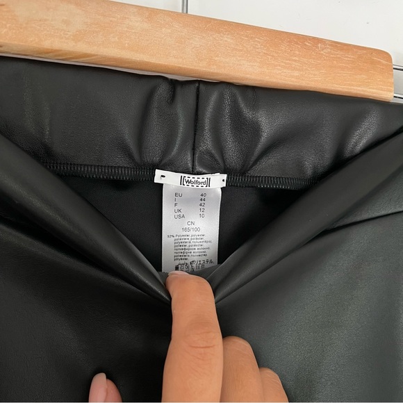 WOLFORD
ESTELLA LEGGINGS - FAUX LEATHER size 10 - Picture 7 of 9